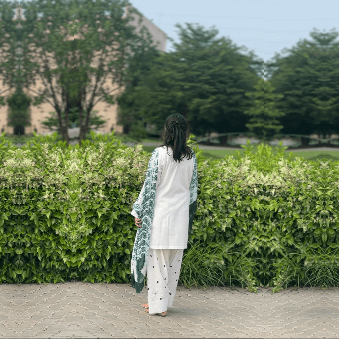 Azadi Bloom - Image 2